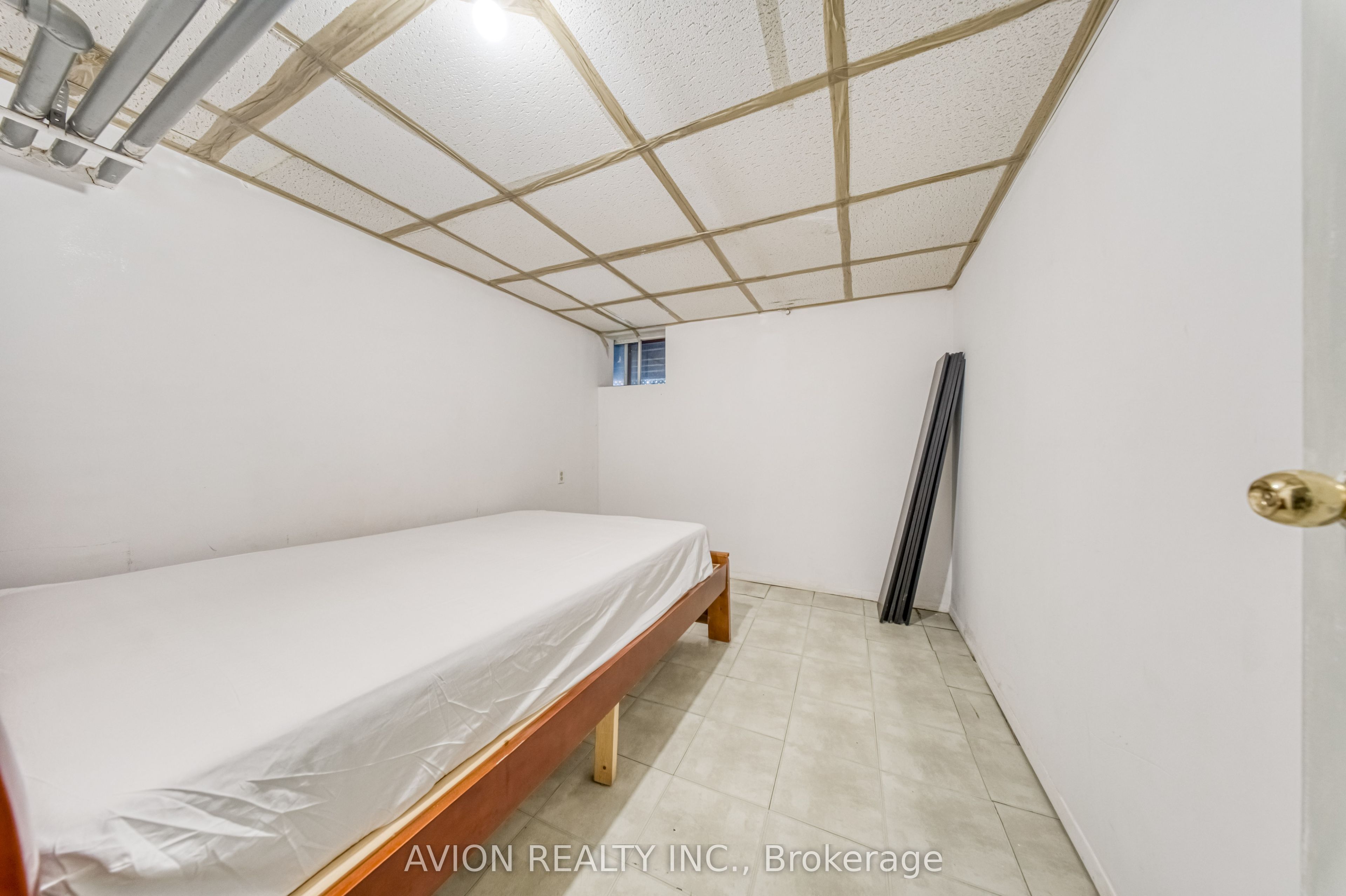 54 Ryerson Avenue Property Photo 32