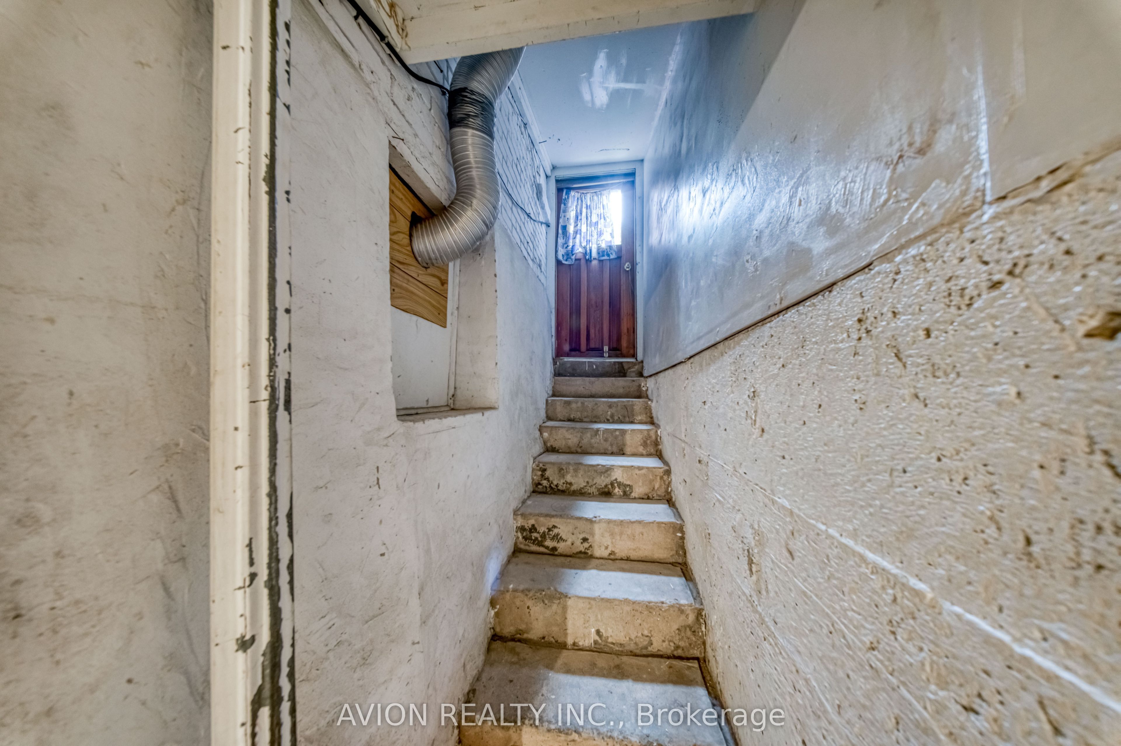 54 Ryerson Avenue Property Photo 34