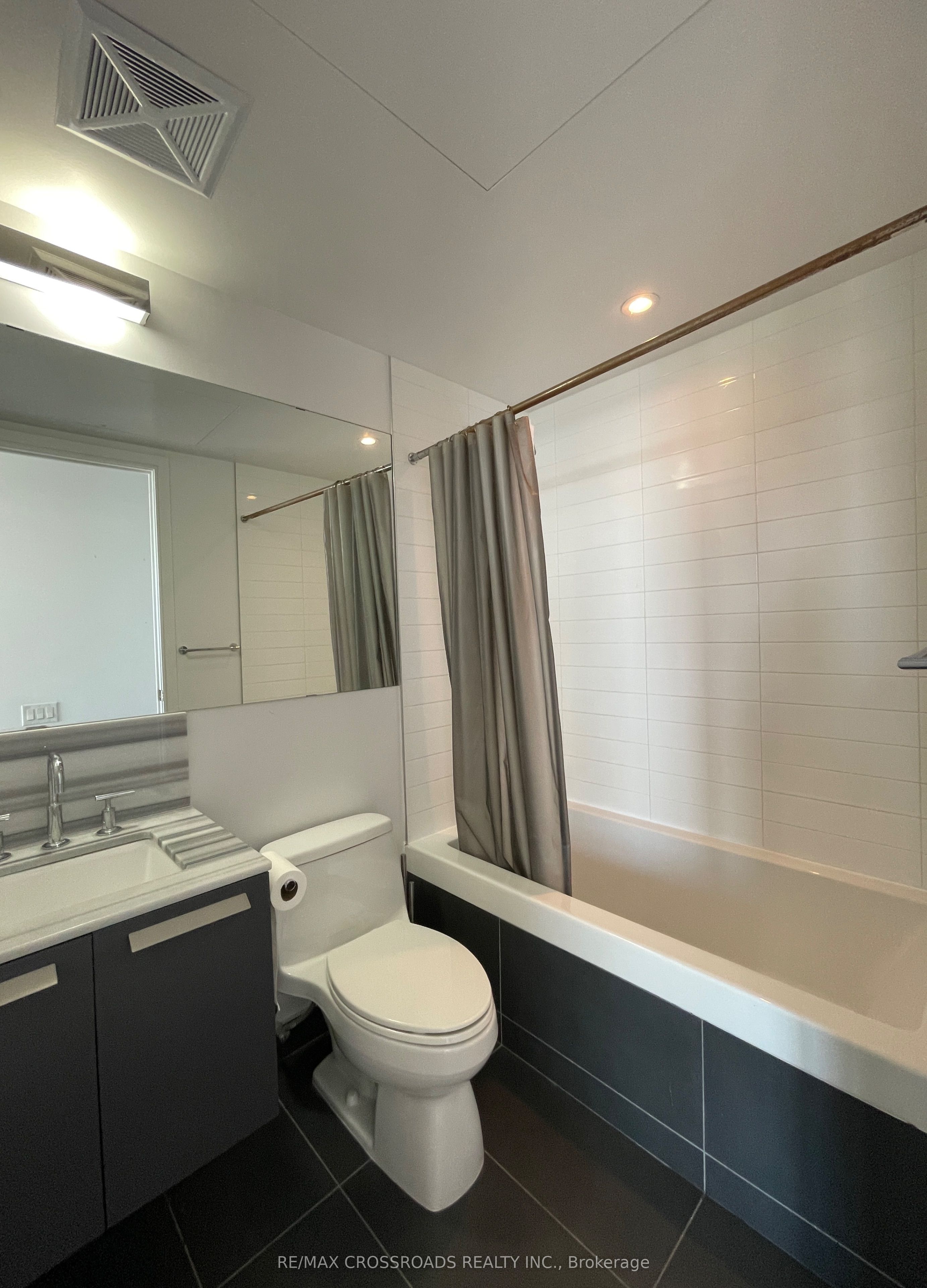 42 Charles Street E 4305 Property Photo 5