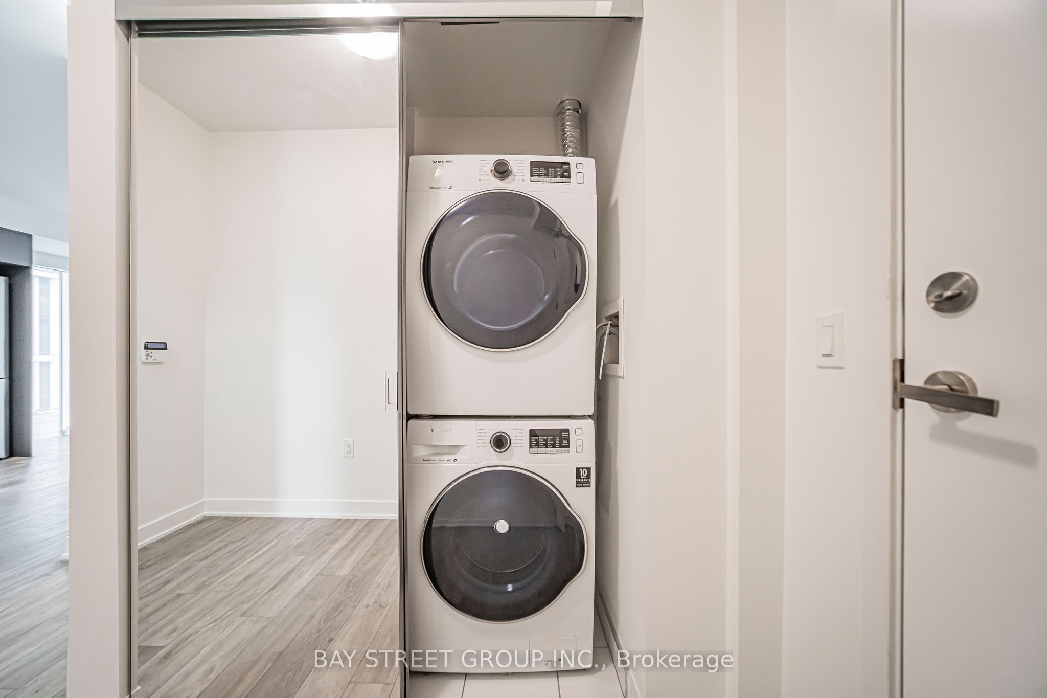 195 Redpath Avenue 2412 Property Photo 4