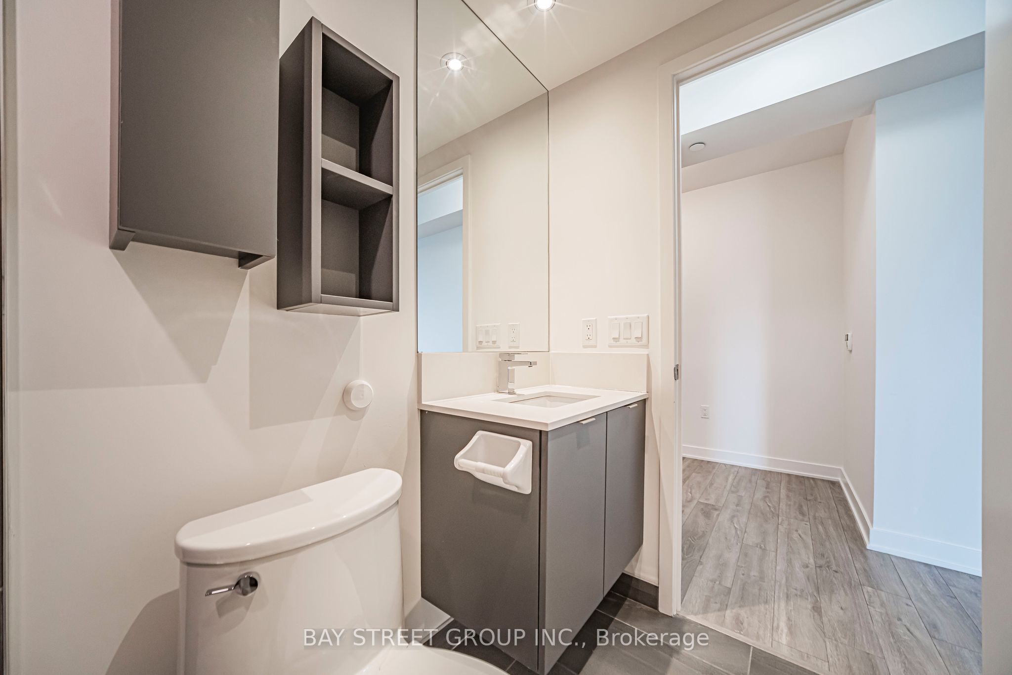 195 Redpath Avenue 2412 Property Photo 7