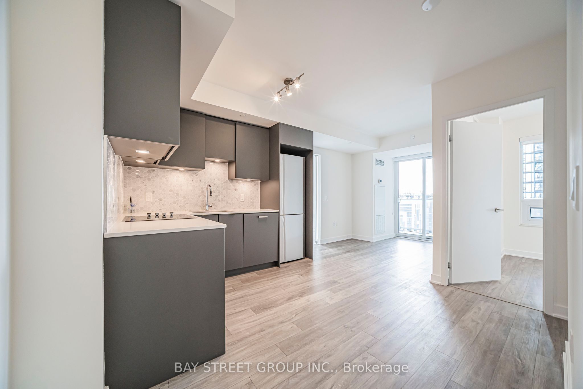 195 Redpath Avenue 2412 Property Photo 8