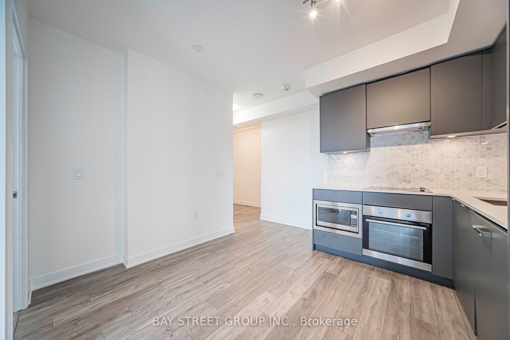 195 Redpath Avenue 2412 Property Photo 12