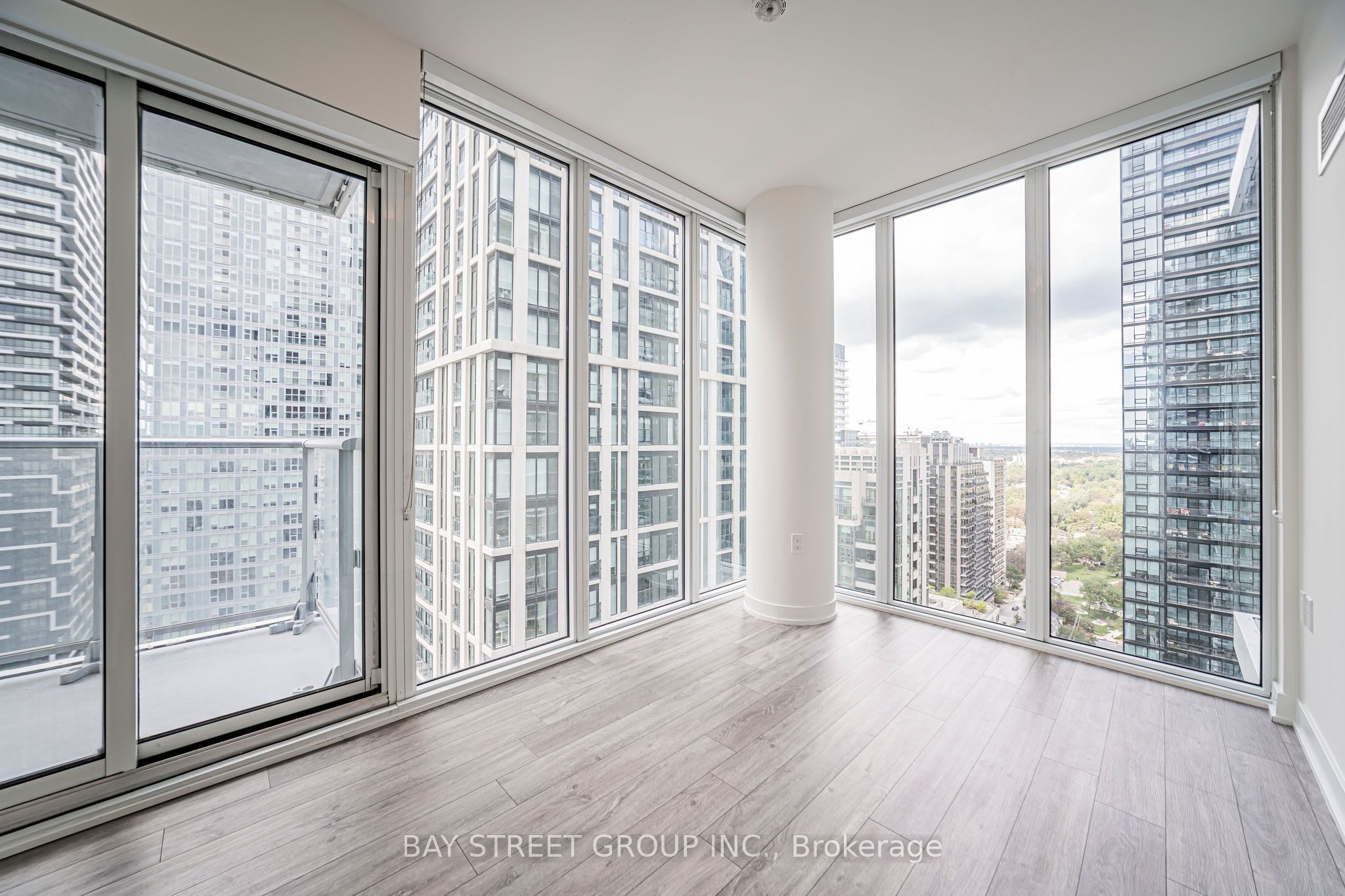 195 Redpath Avenue 2412 Property Photo 17