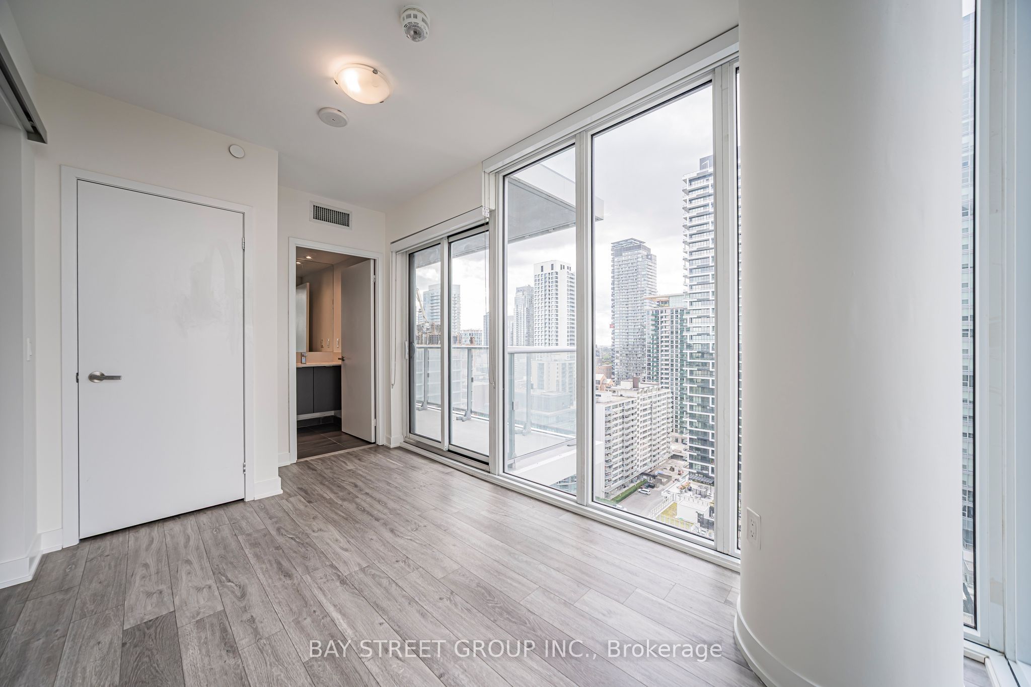 195 Redpath Avenue 2412 Property Photo 18