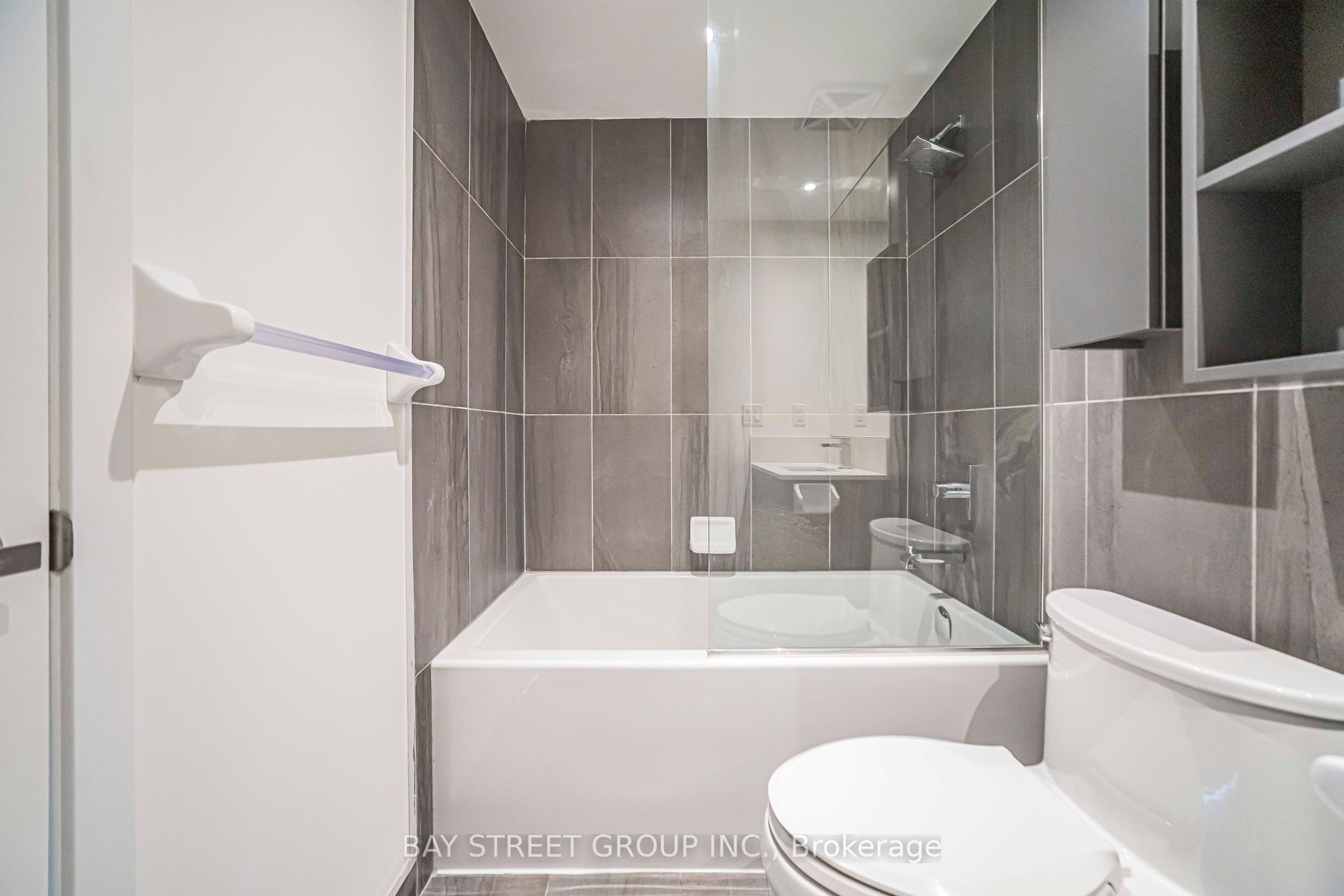 195 Redpath Avenue 2412 Property Photo 24