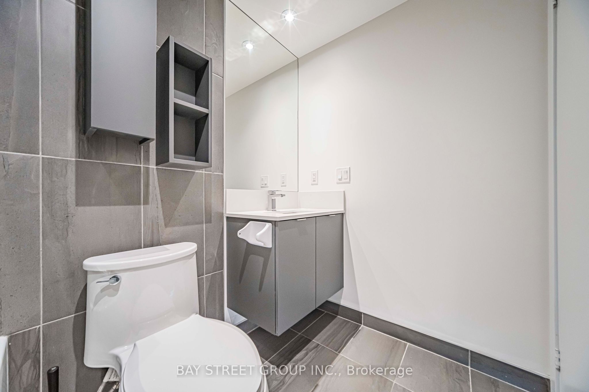 195 Redpath Avenue 2412 Property Photo 25