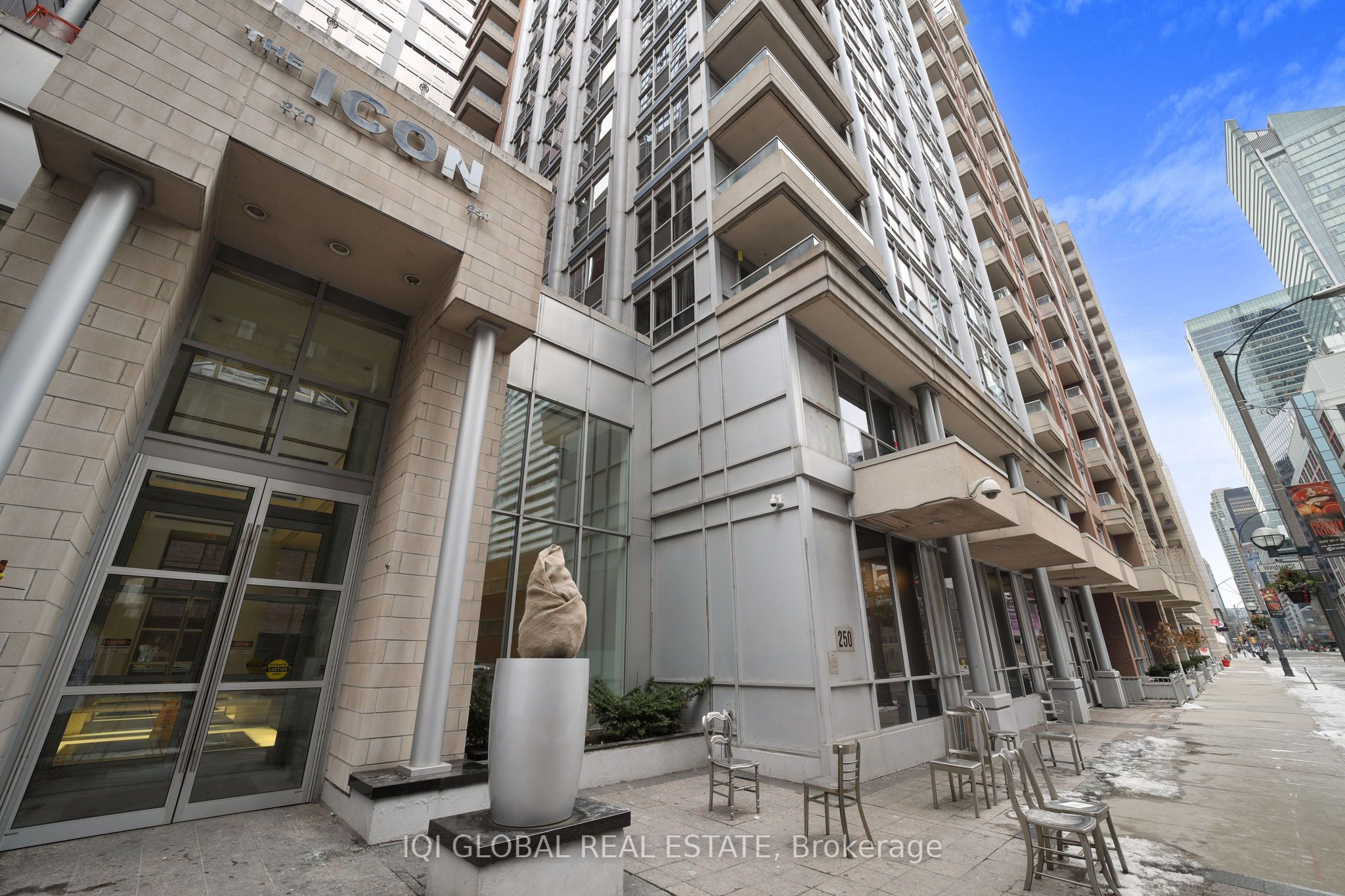 250 Wellington Street W 1133 Property Photo 1