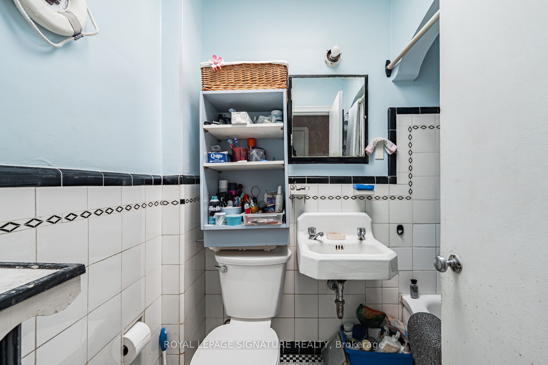 1762-1764 Avenue Road Property Photo 8