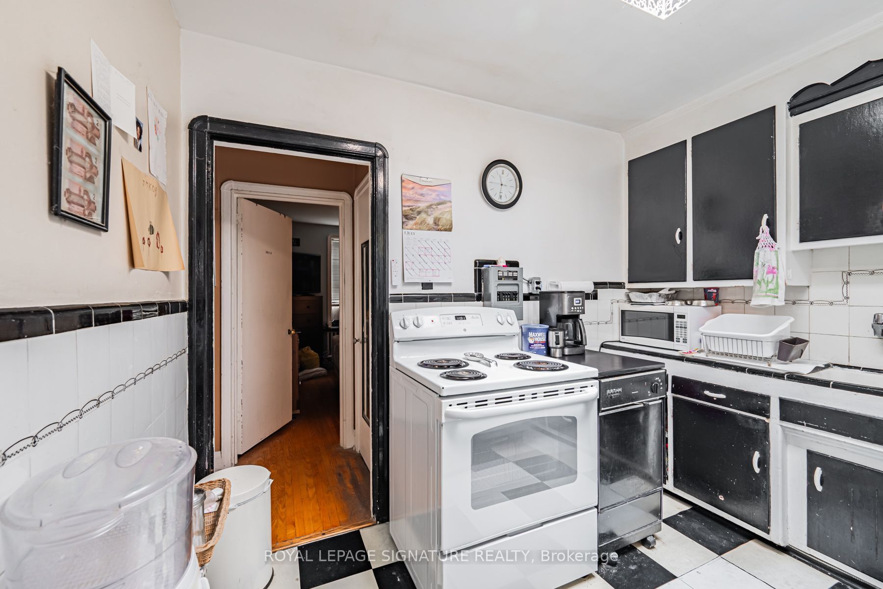1762-1764 Avenue Road Property Photo 13