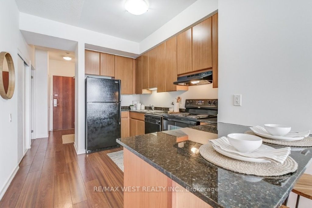30 Canterbury Place 501 Property Photo 6