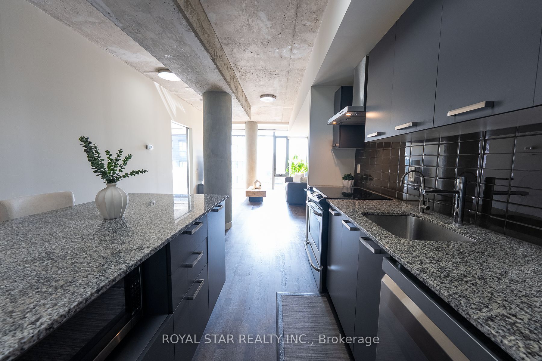 95 Bathurst Street 623 Property Photo 1