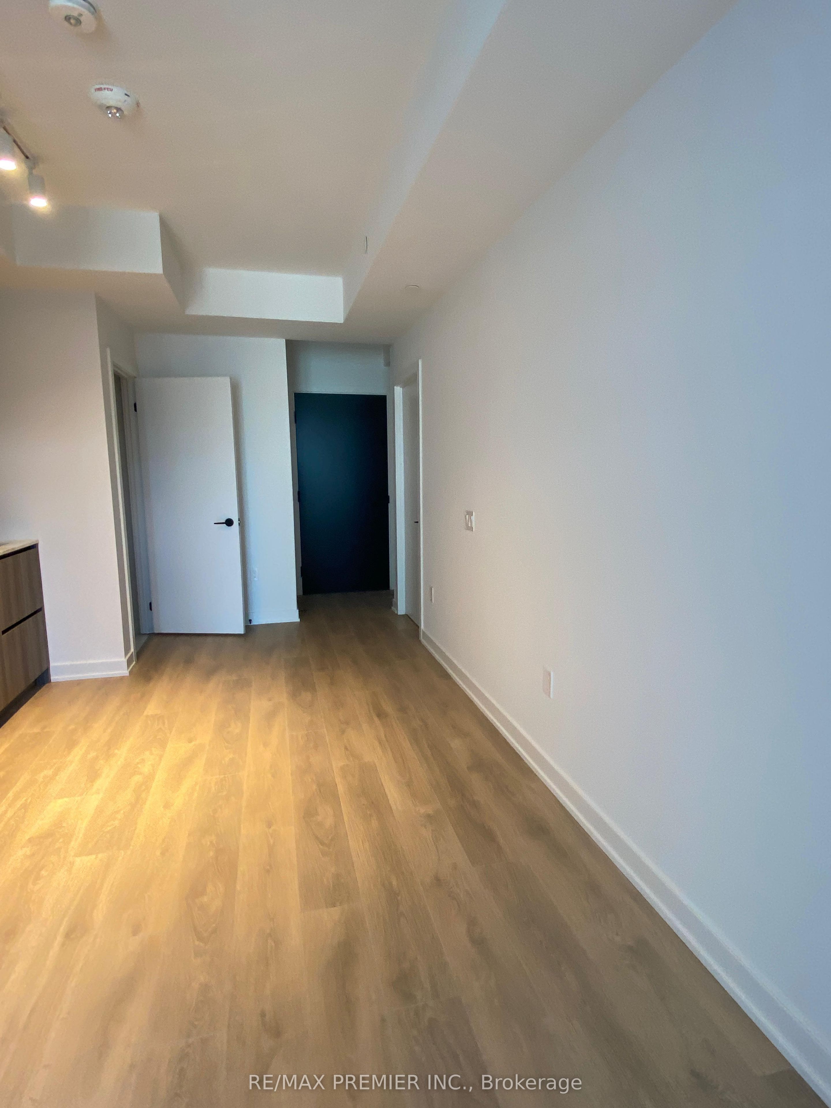 127 Broadway Avenue 2103 Property Photo 5