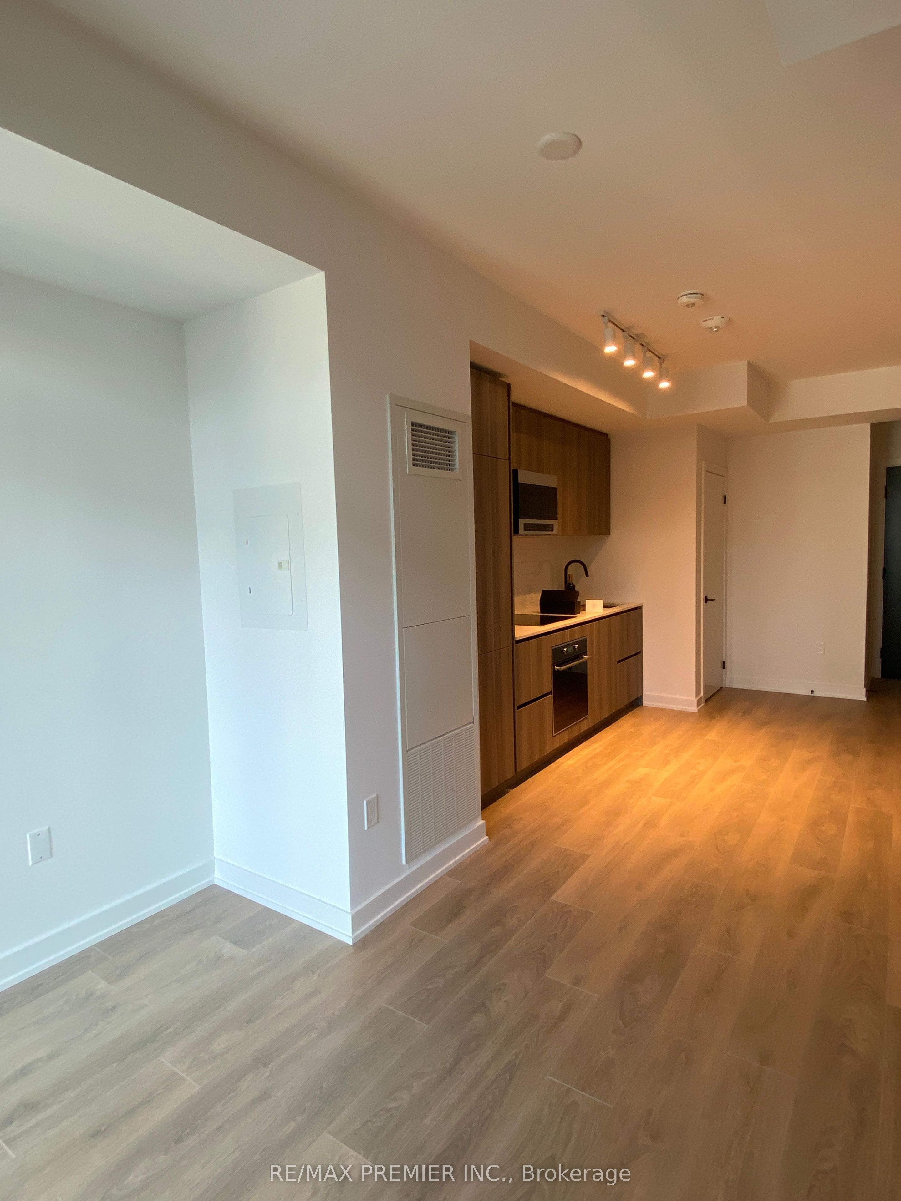 127 Broadway Avenue 2103 Property Photo 7