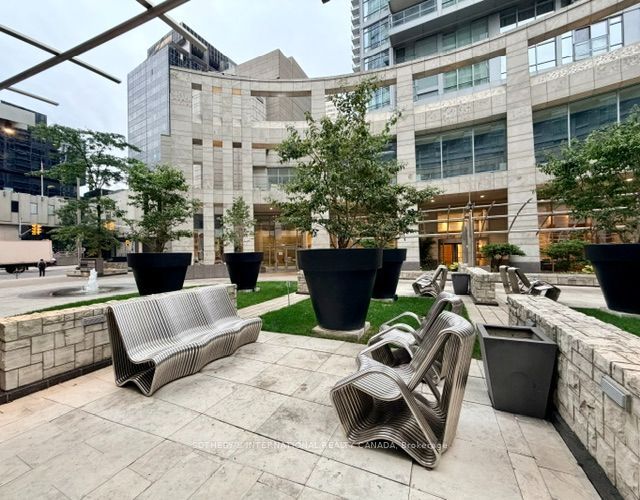 2181 Yonge Street 3302 Property Photo 4