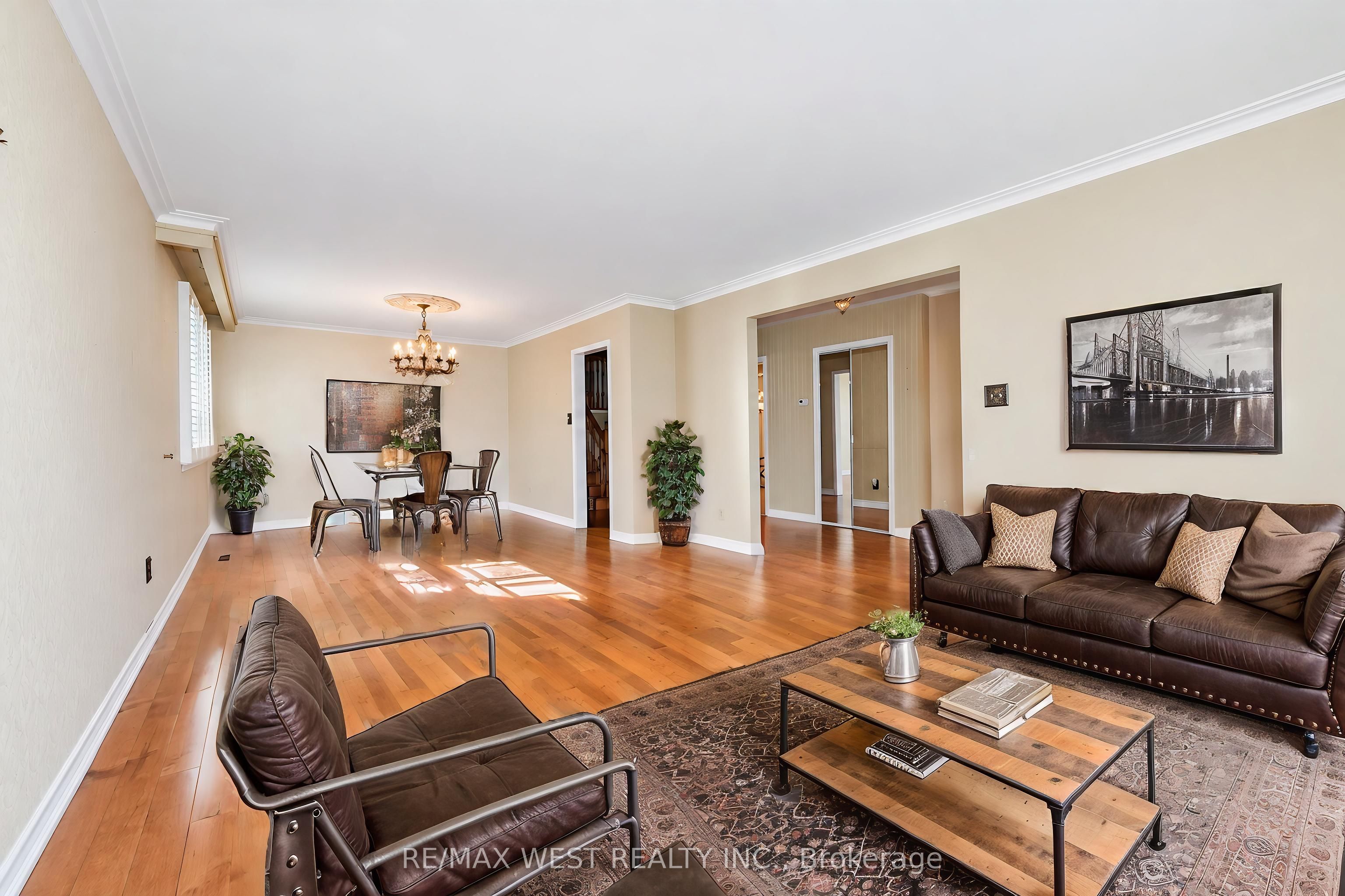 61 Bickerton Crescent Property Photo 3