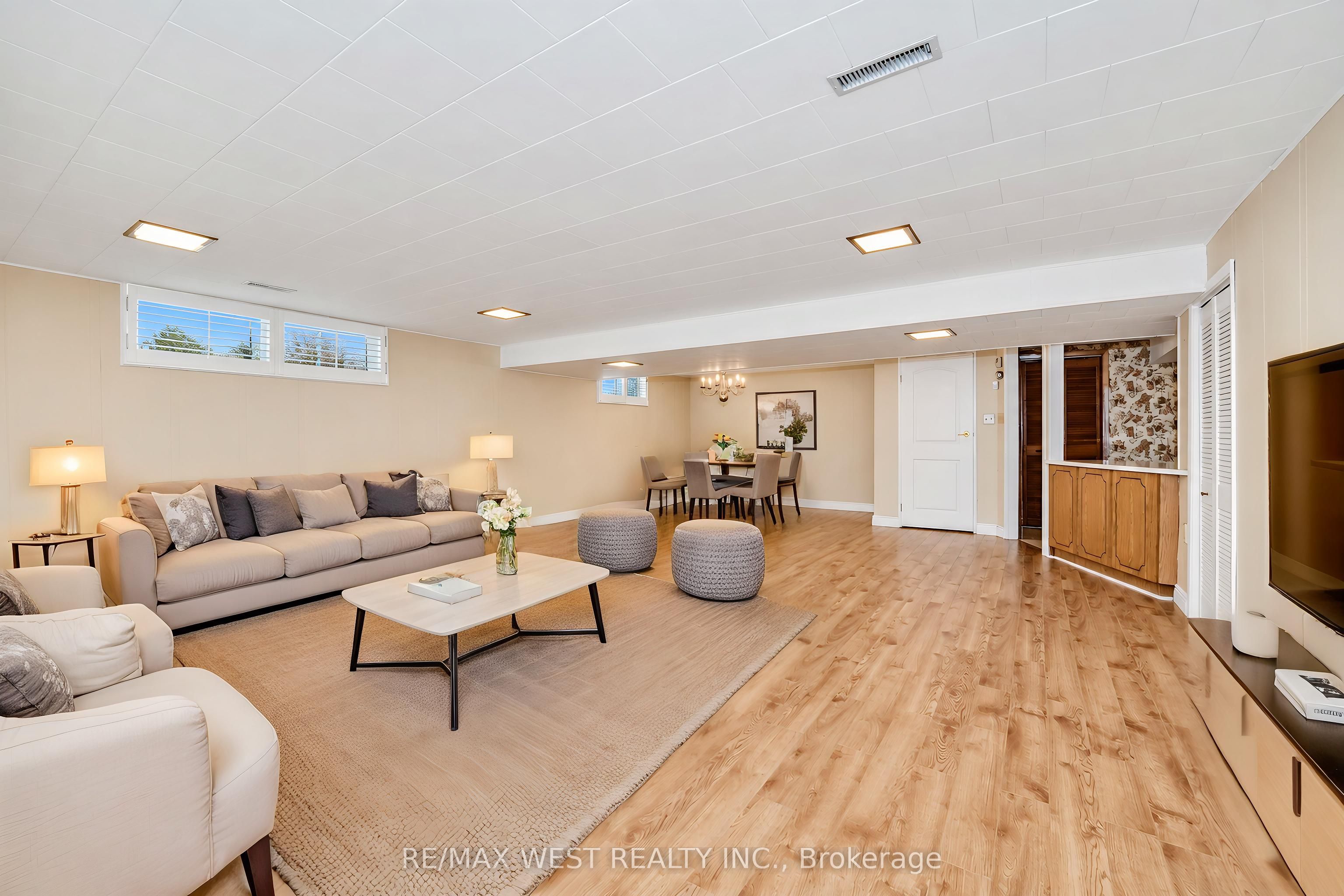 61 Bickerton Crescent Property Photo 10