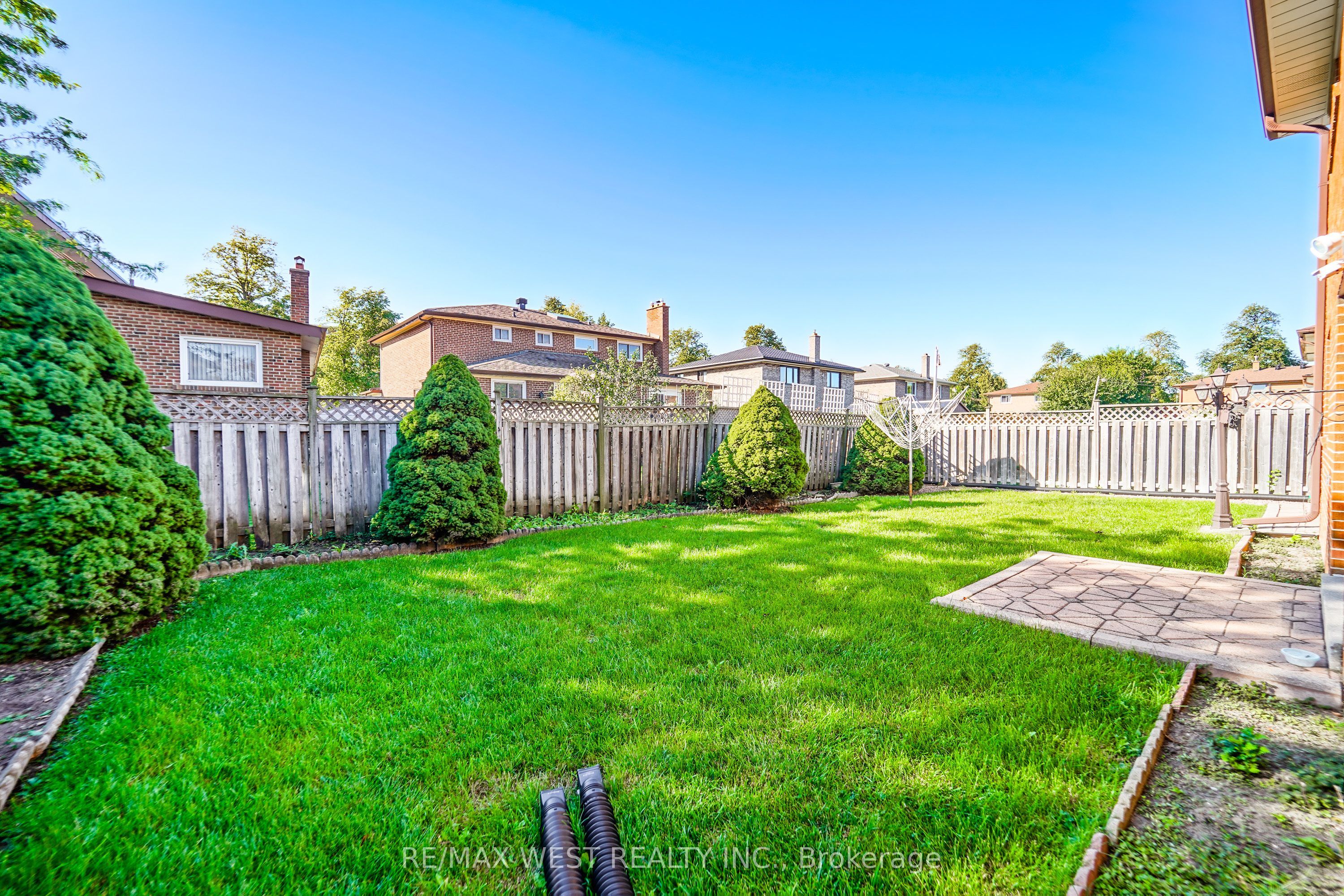 61 Bickerton Crescent Property Photo 11