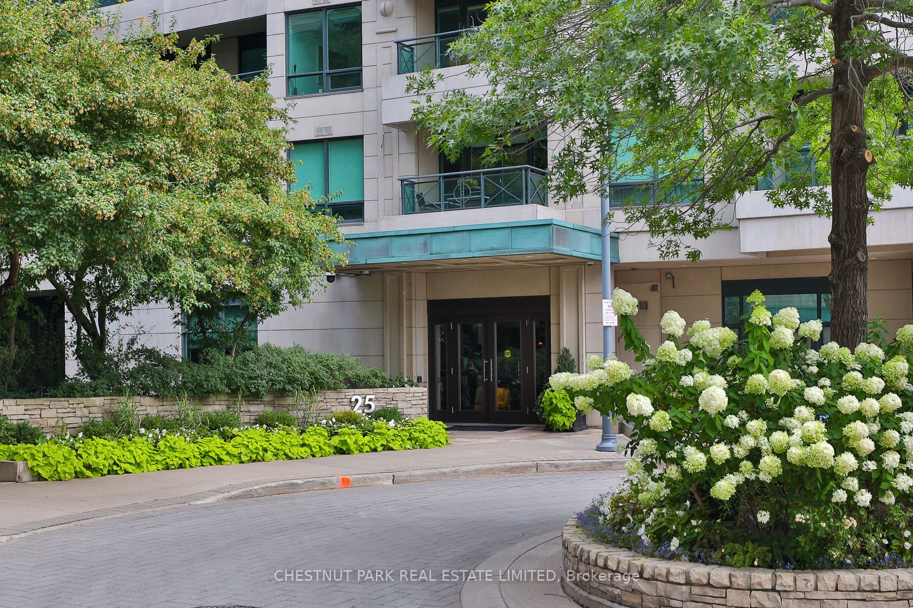 25 Scrivener Square 201