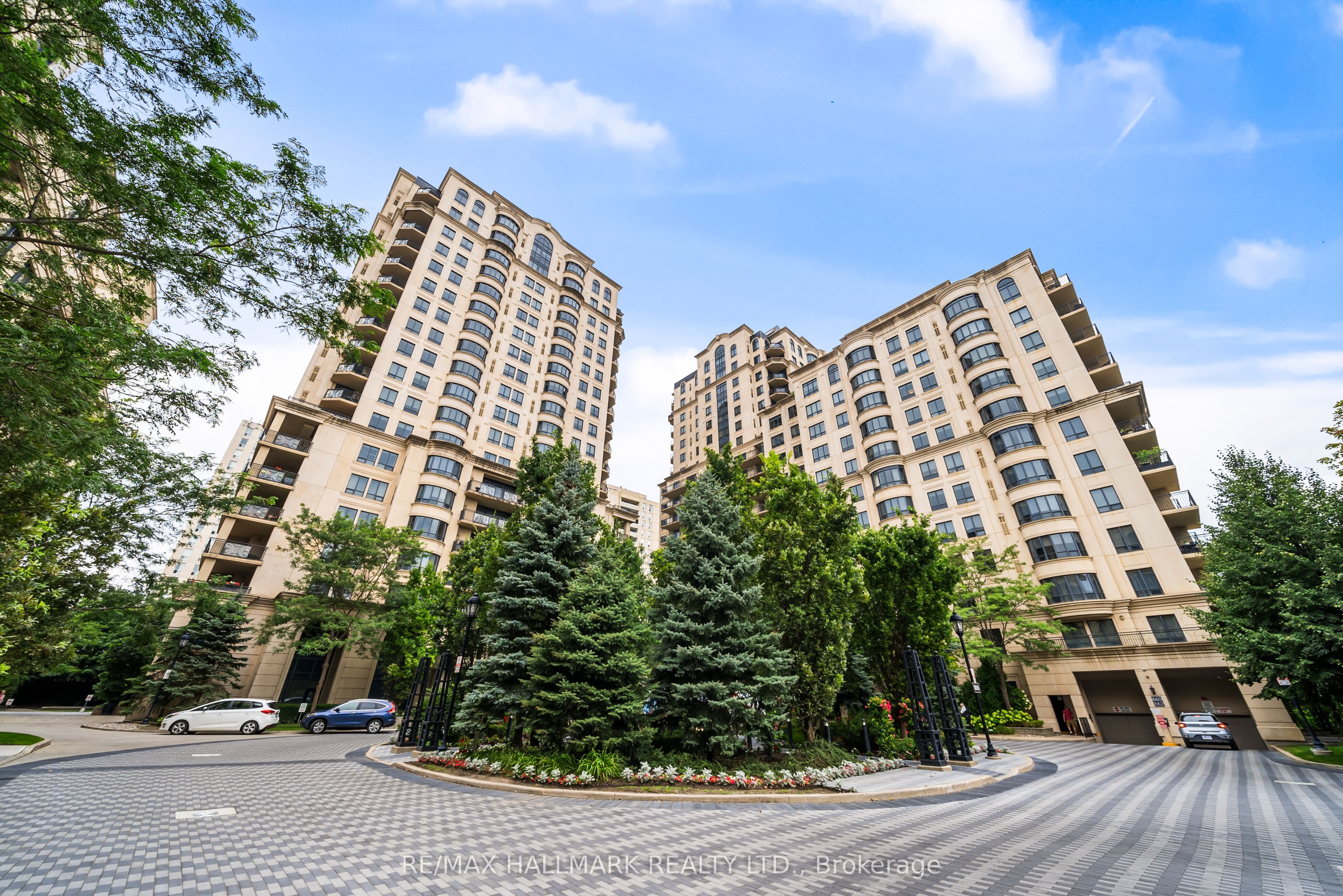 662 Sheppard Avenue E 807C