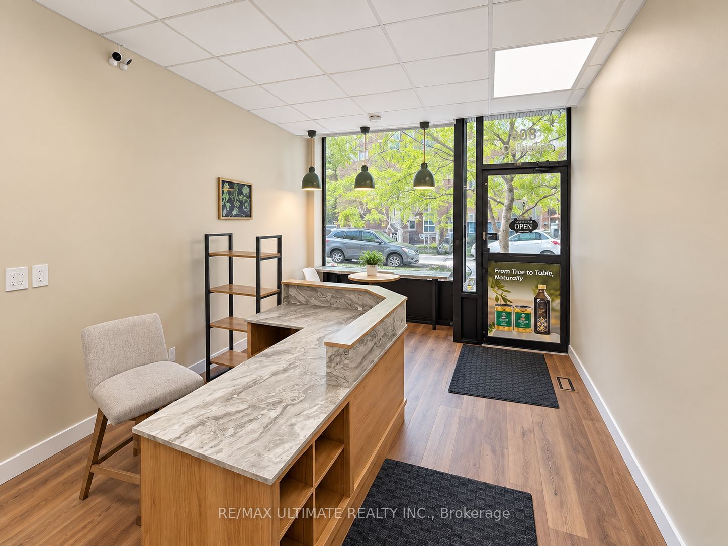806 College Street Property Photo 4