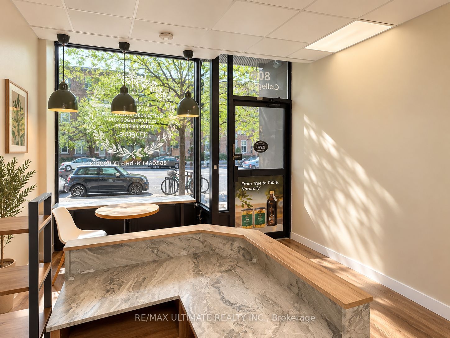 806 College Street Property Photo 5