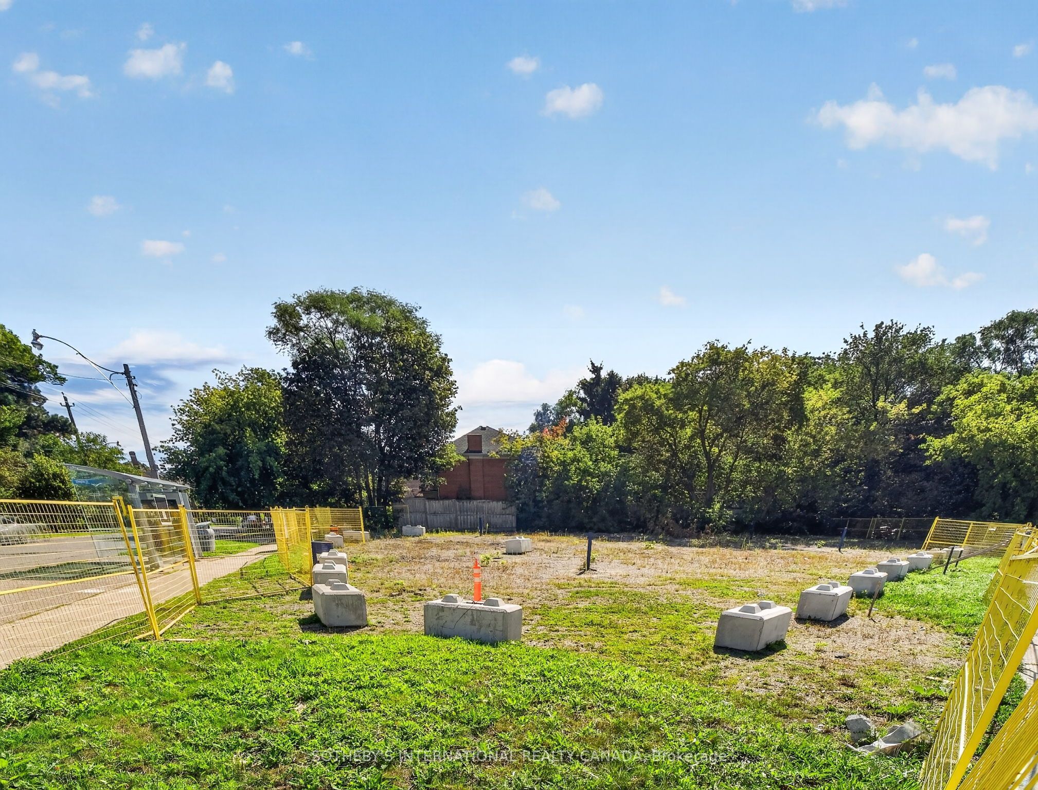 861 Avenue Road Property Photo 4