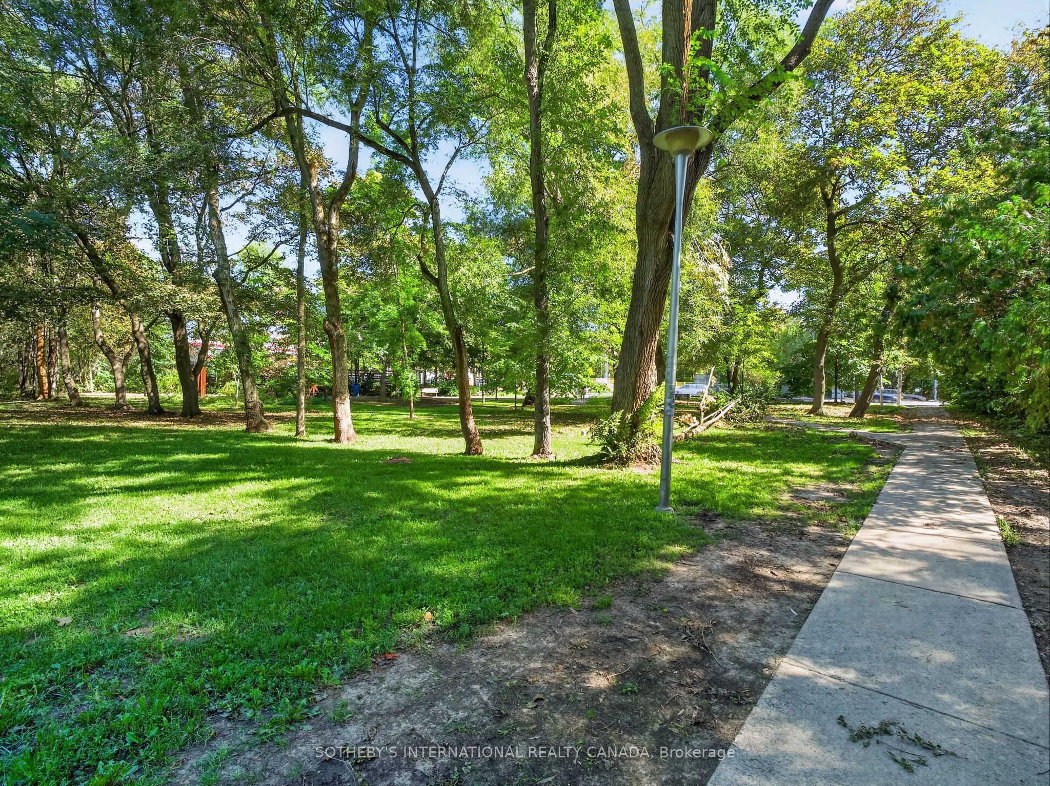 861 Avenue Road Property Photo 11