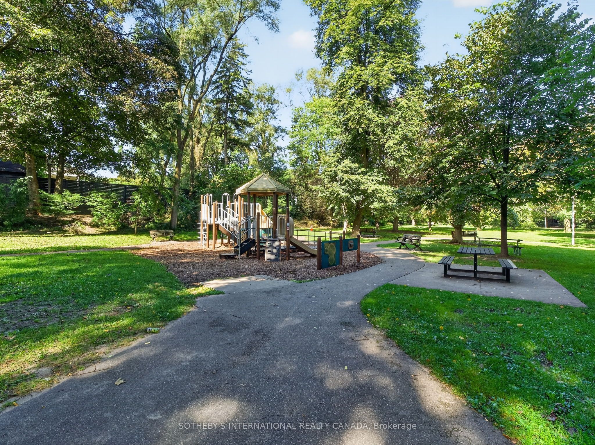 861 Avenue Road Property Photo 12