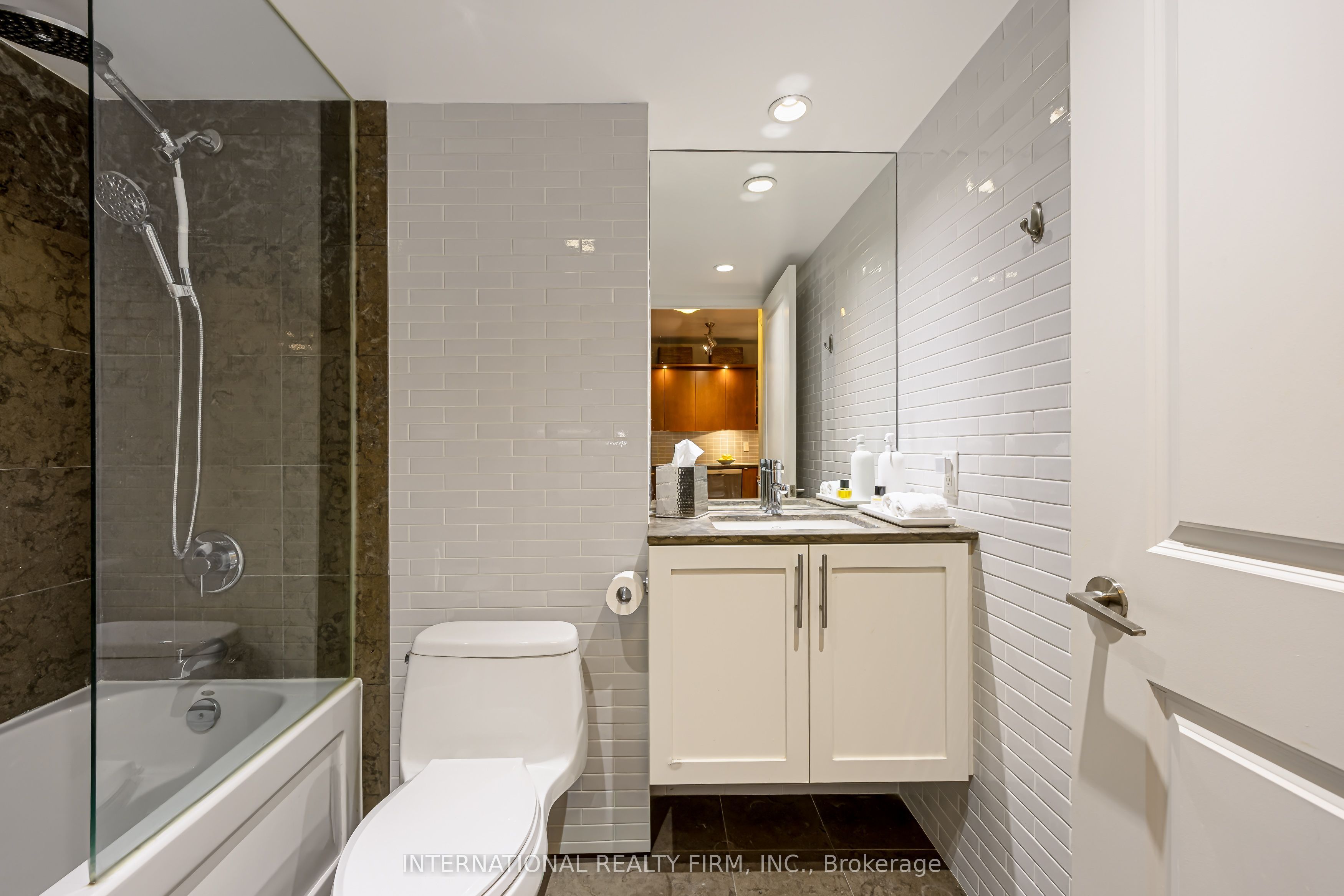 1430 Yonge Street 204 Property Photo 6