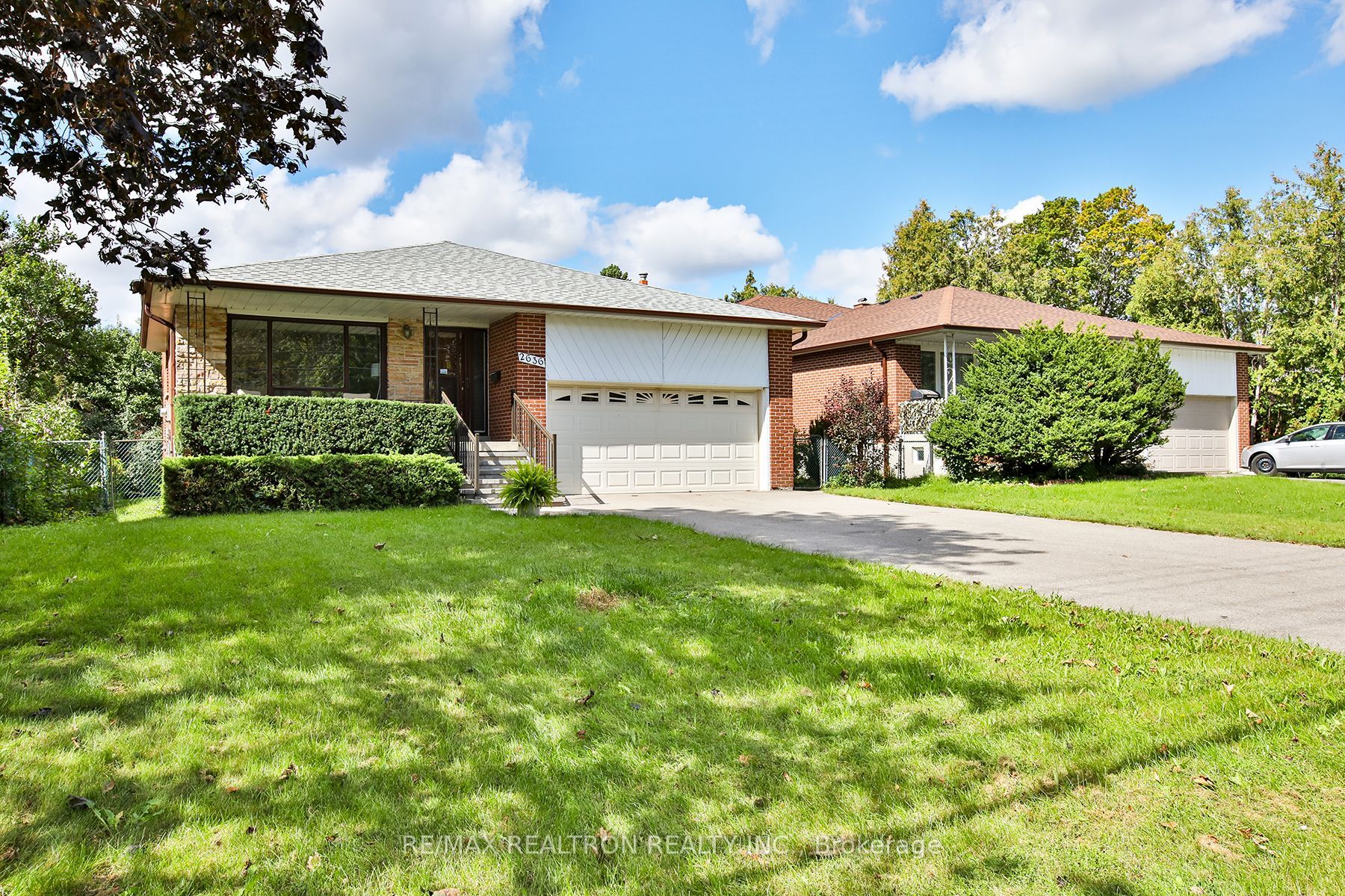 2636 Victoria Park Avenue Property Photo 1