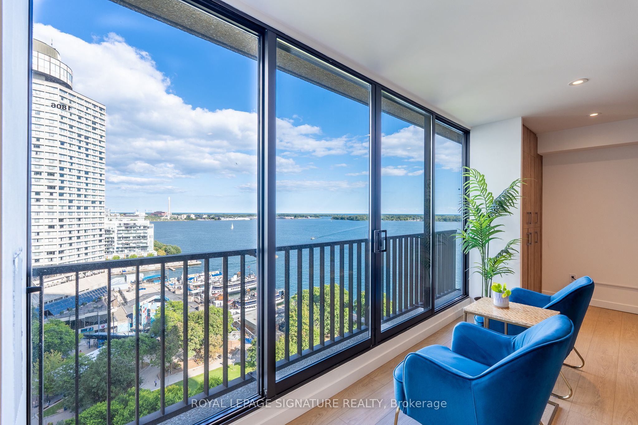 33 Harbour Square 1806 Property Photo 1