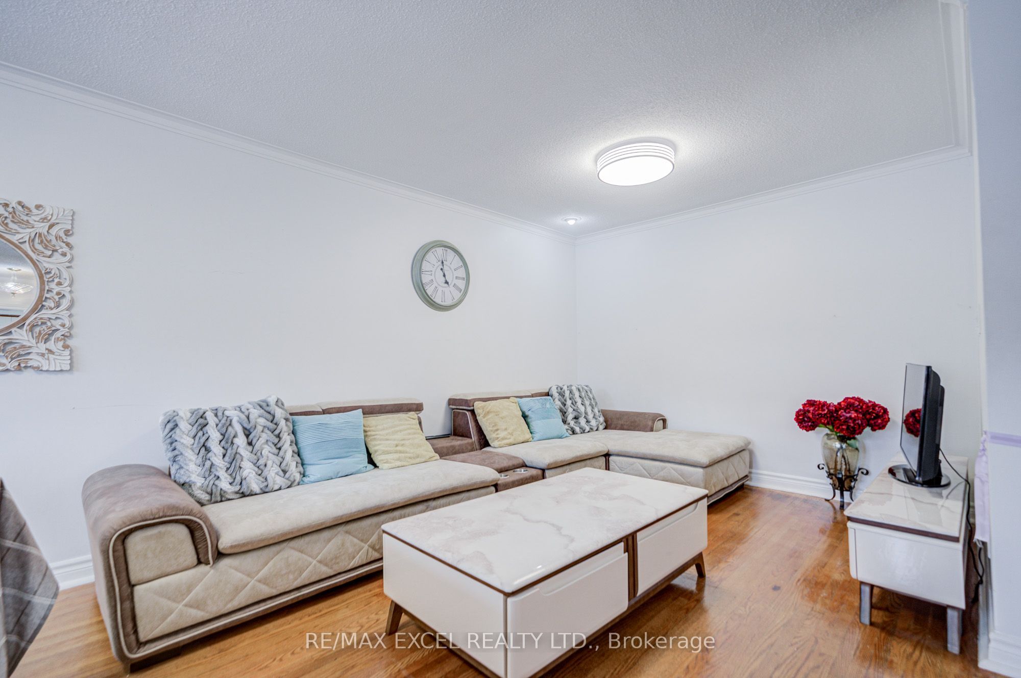 155 Edmonton Drive Property Photo 9