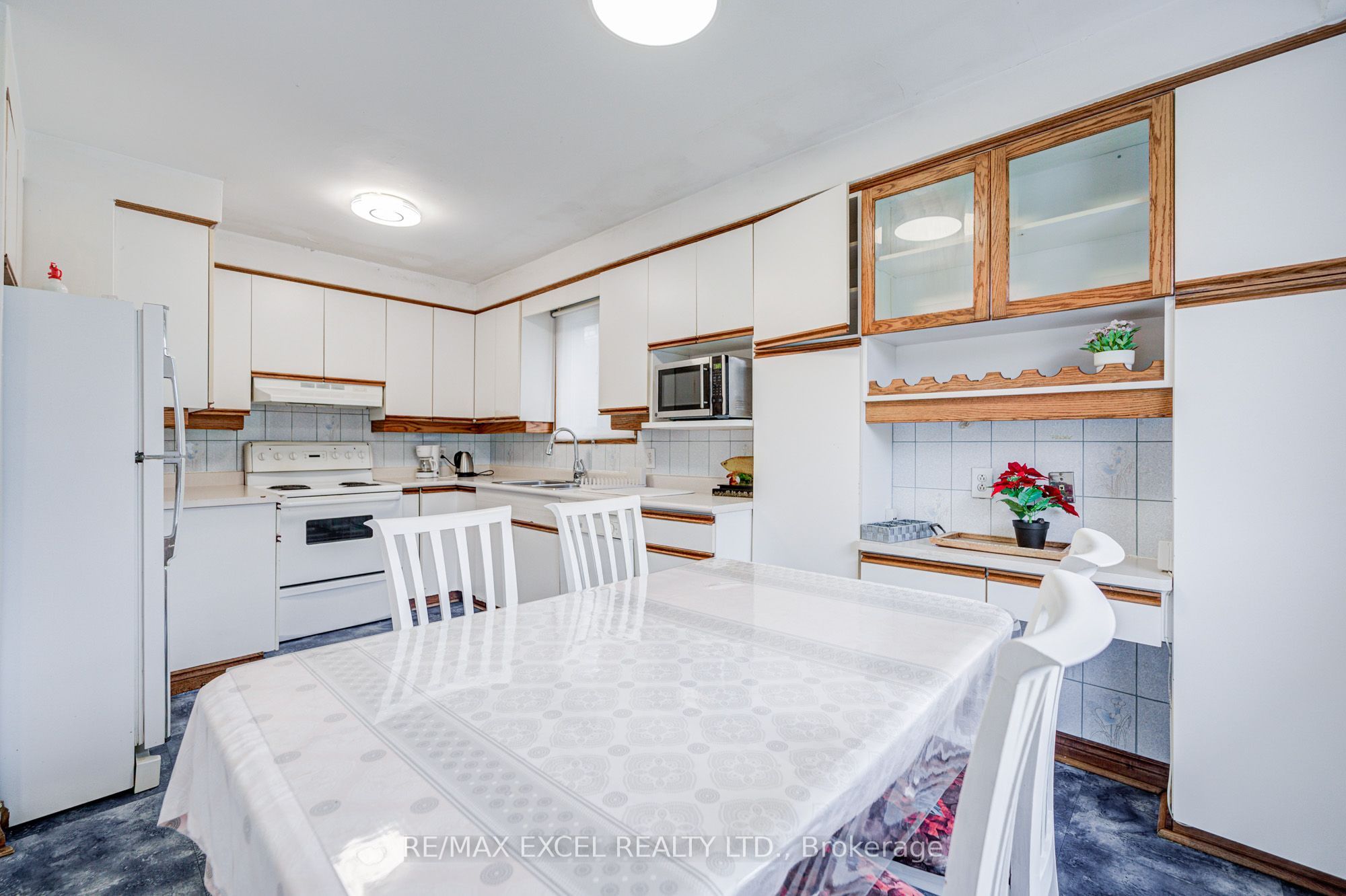 155 Edmonton Drive Property Photo 13
