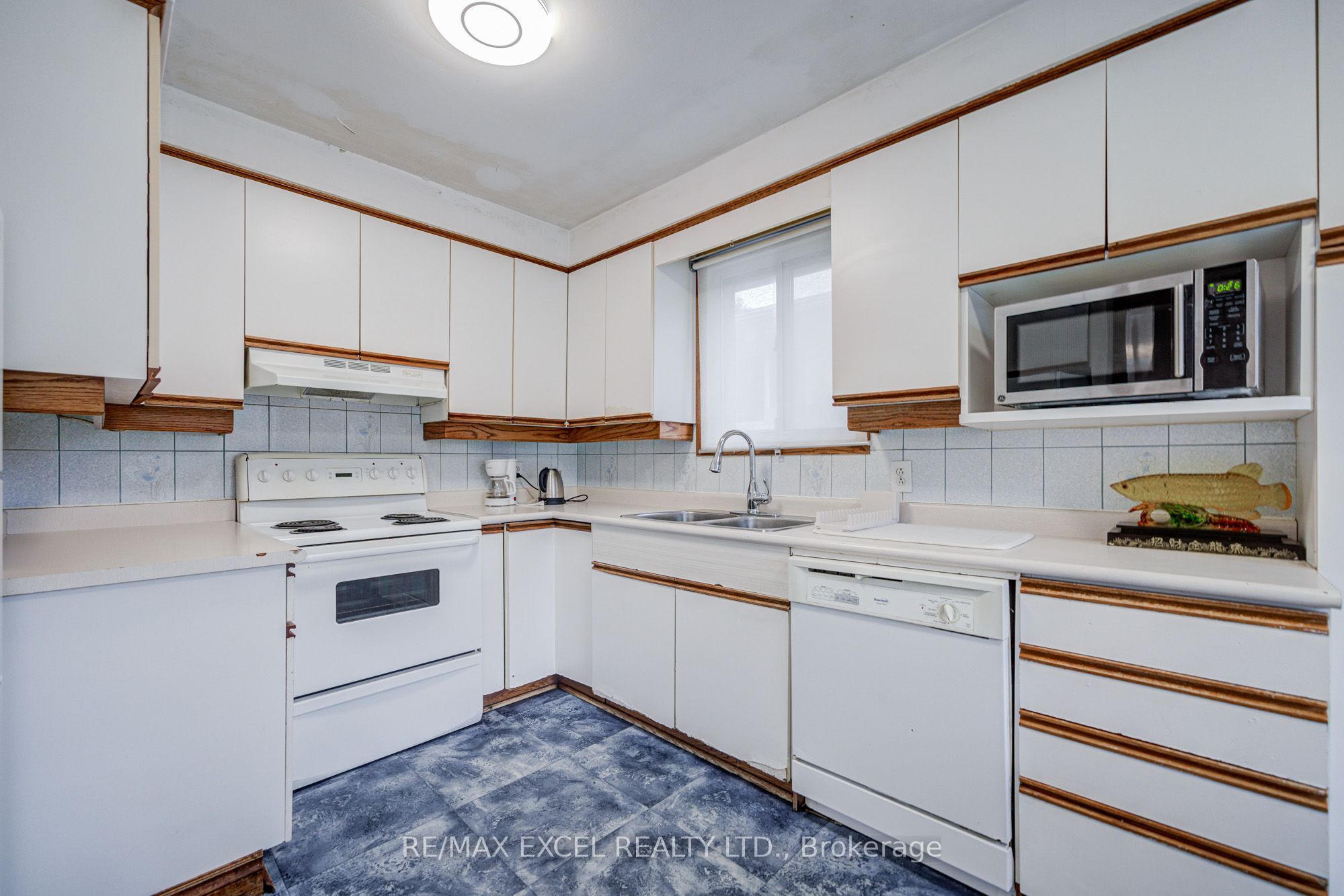 155 Edmonton Drive Property Photo 17