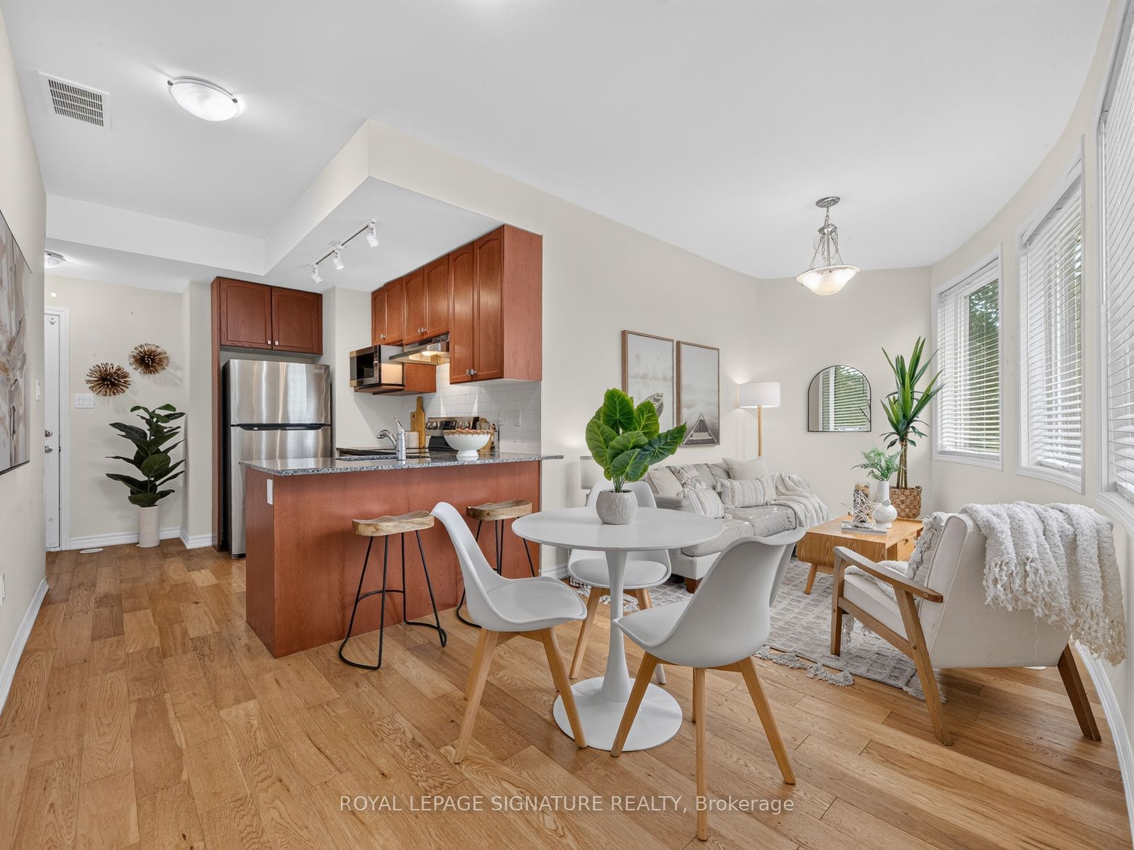 1972b Victoria Park Avenue Property Photo 1