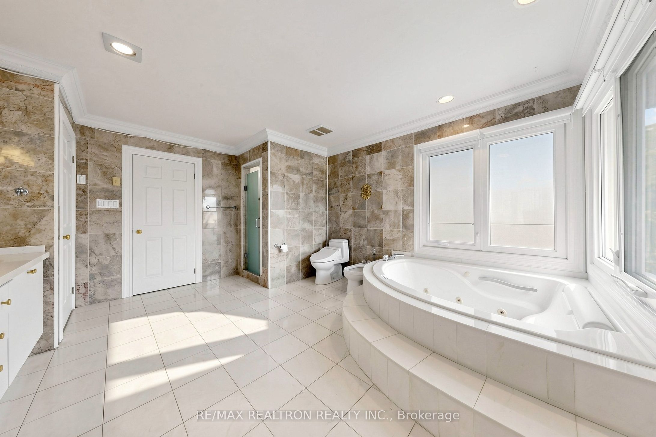 176 Elmwood Avenue Property Photo 30