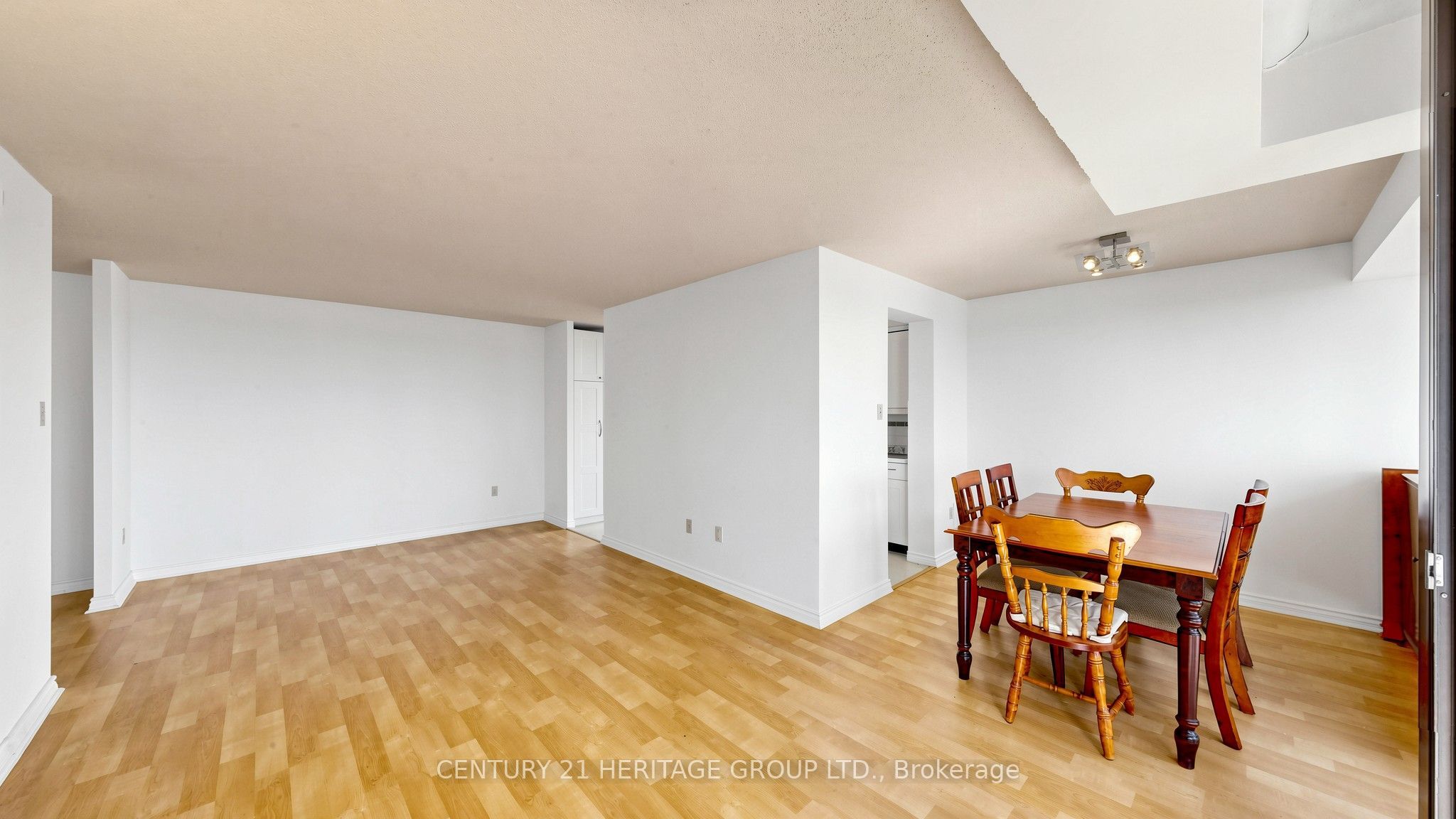 80 Antibes Drive 1503 Property Photo 13