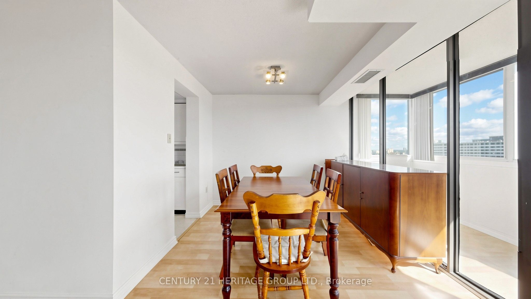 80 Antibes Drive 1503 Property Photo 14