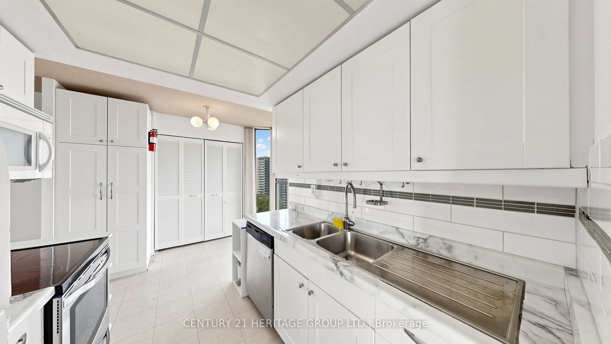 80 Antibes Drive 1503 Property Photo 15