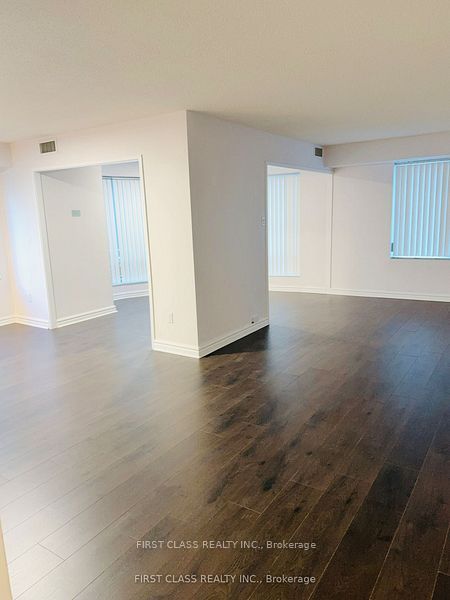 33 University Avenue 1303 Property Photo 2