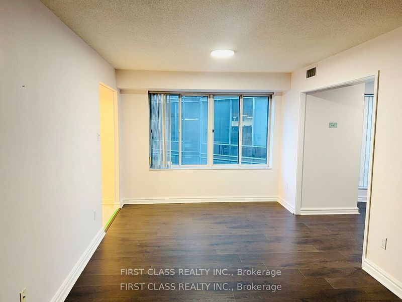 33 University Avenue 1303 Property Photo 3