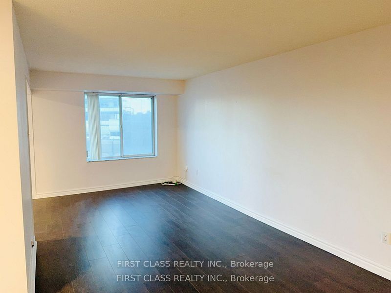 33 University Avenue 1303 Property Photo 4