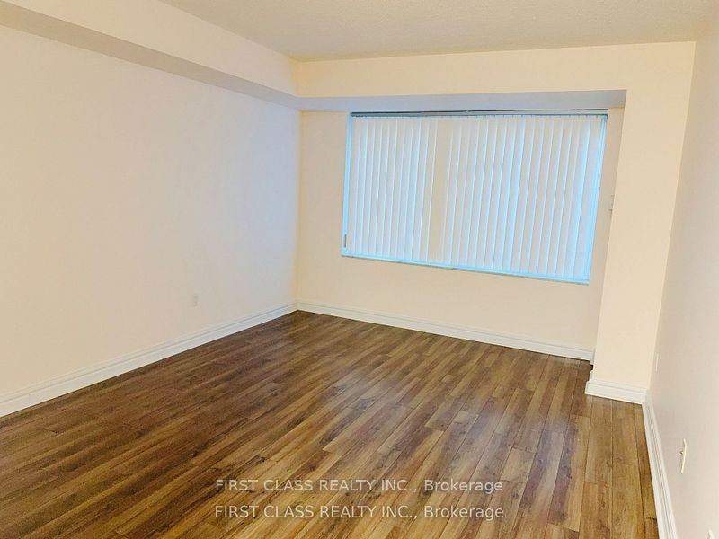 33 University Avenue 1303 Property Photo 6