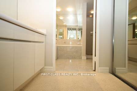 33 University Avenue 1303 Property Photo 15