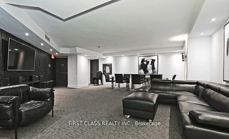 33 University Avenue 1303 Property Photo 19
