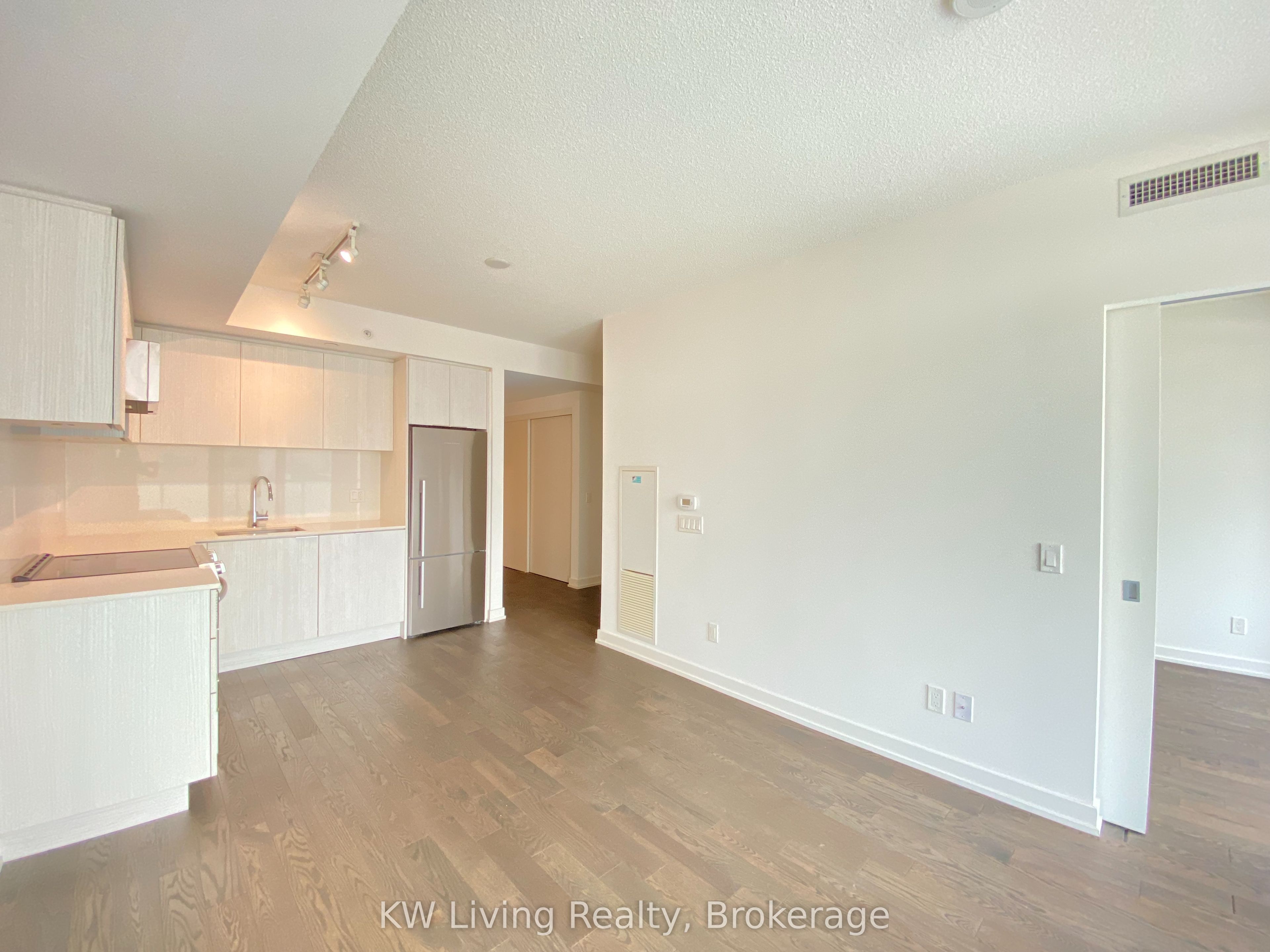 25 Richmond Street E 716 Property Photo 14