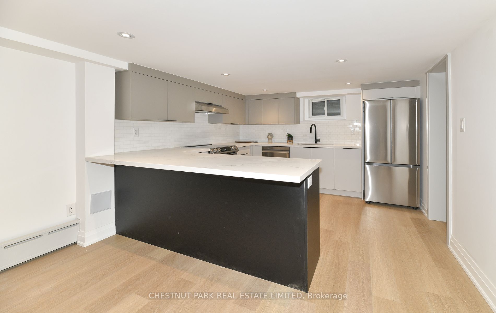 11 Rose Park Crescent Lower Property Photo 4