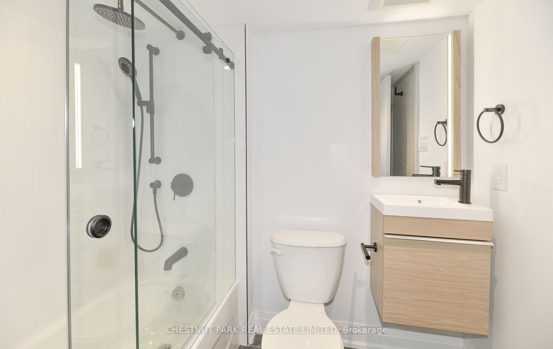 11 Rose Park Crescent Lower Property Photo 10