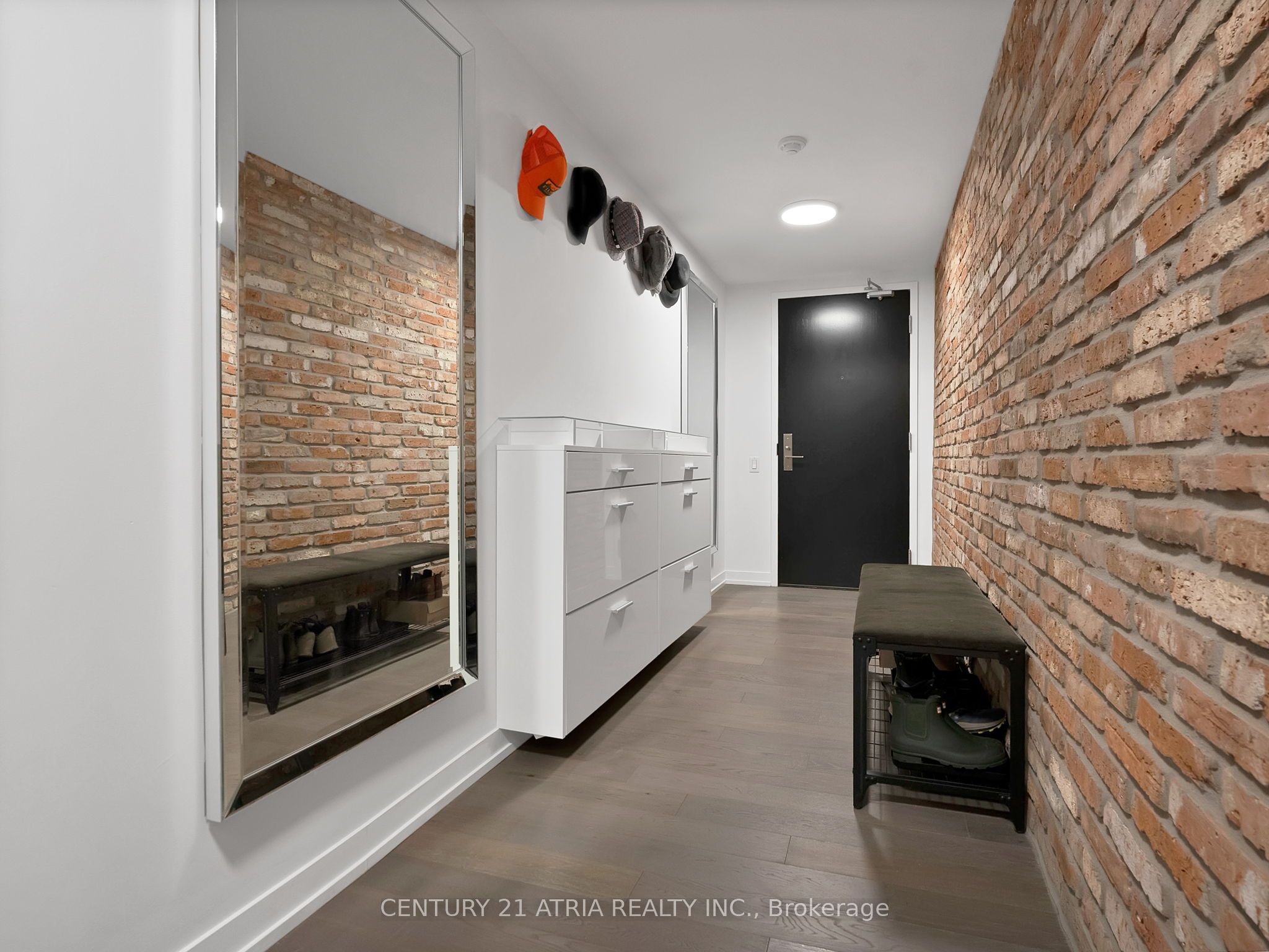 95 Bathurst Street 318 Property Photo 2